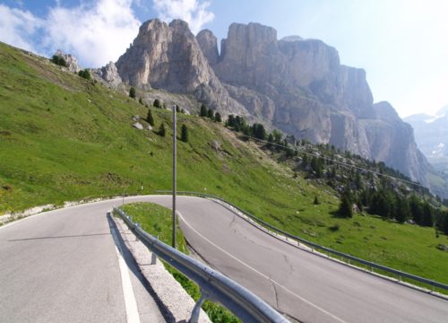 Strada nelle Dolomiti