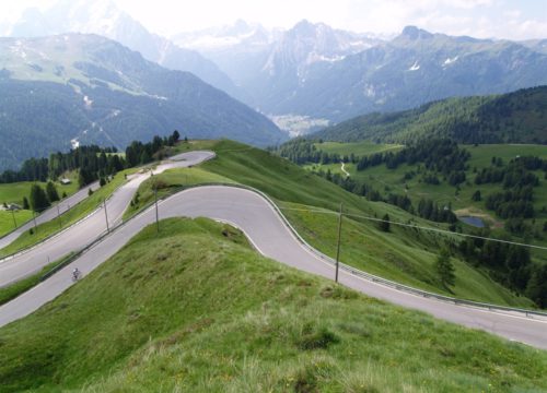 Strada nelle Dolomiti